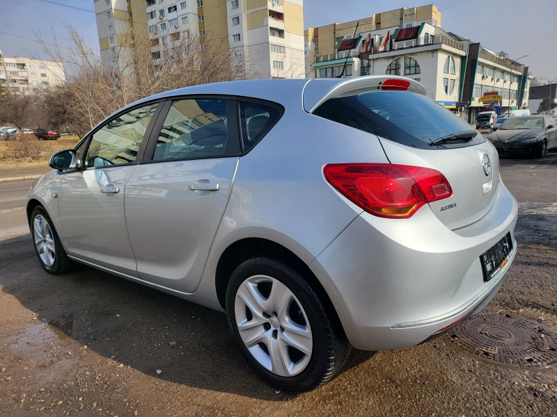 Opel Astra 1.4i GAZ, снимка 8 - Автомобили и джипове - 49430169