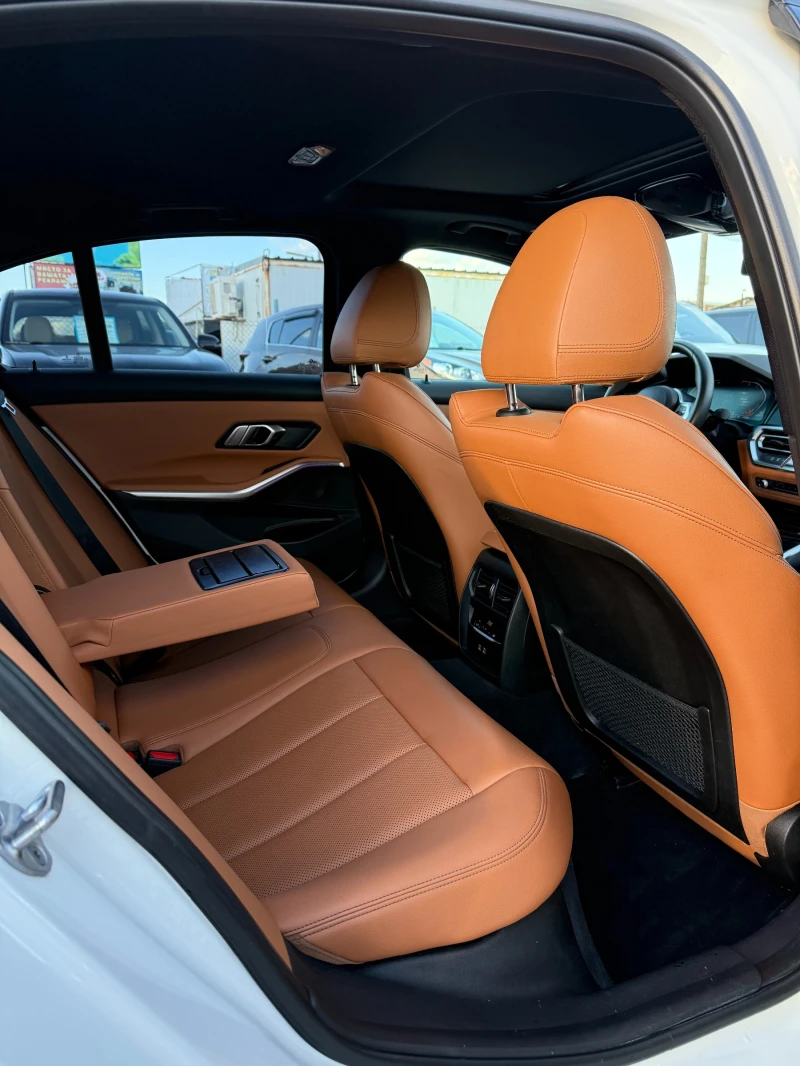 BMW 330 M-Sport Pack Individual, снимка 14 - Автомобили и джипове - 52174907