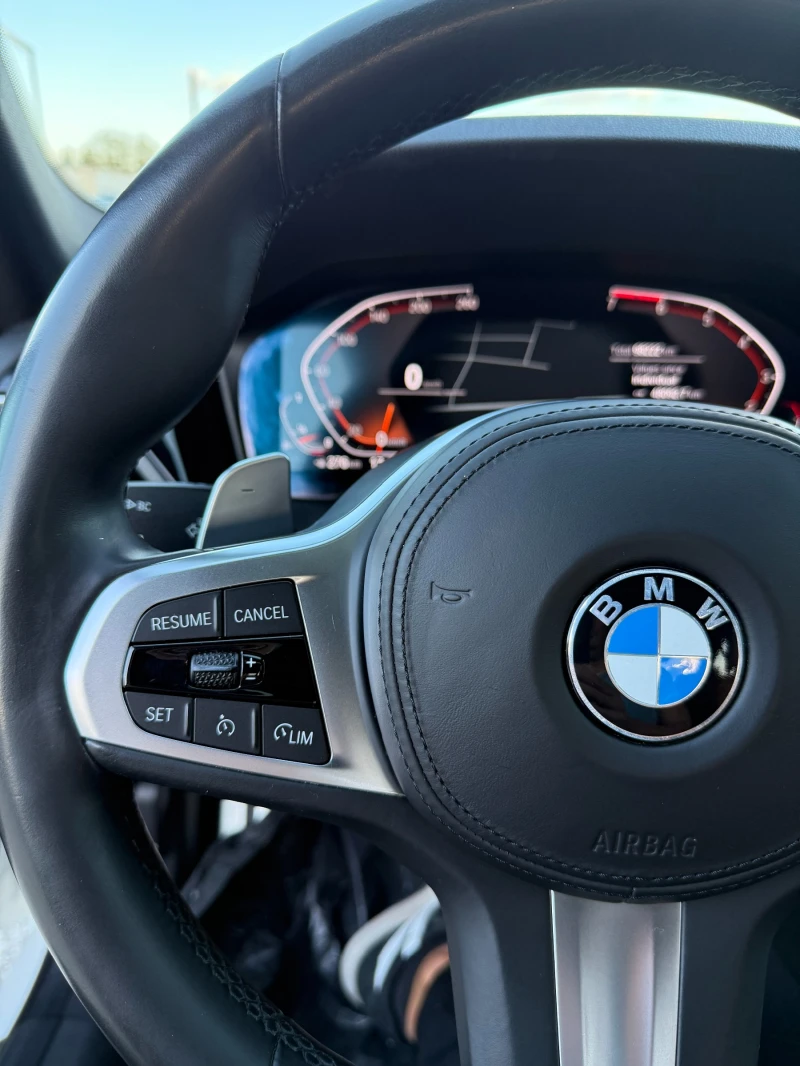 BMW 330 M-Sport Pack Individual, снимка 8 - Автомобили и джипове - 52174907