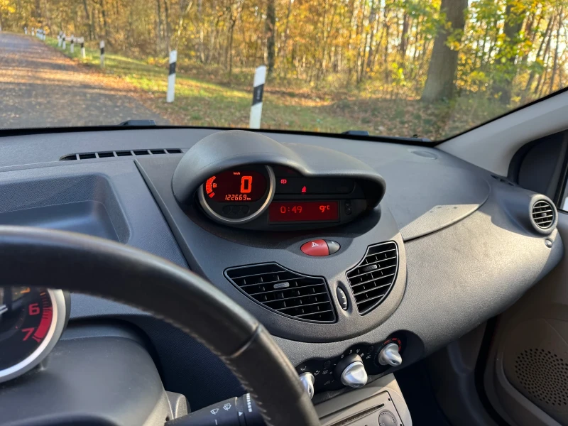 Renault Twingo 1.2, снимка 10 - Автомобили и джипове - 52410923