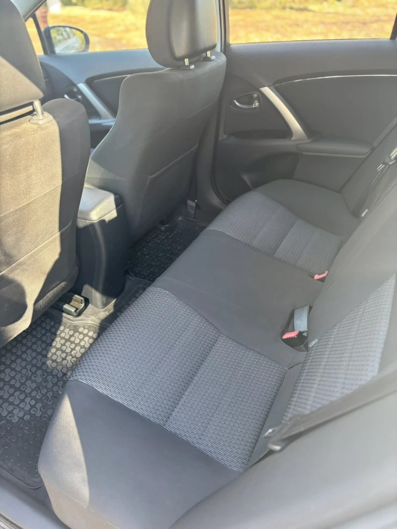 Toyota Avensis 2.0 D4D Facelift, снимка 8 - Автомобили и джипове - 52440111