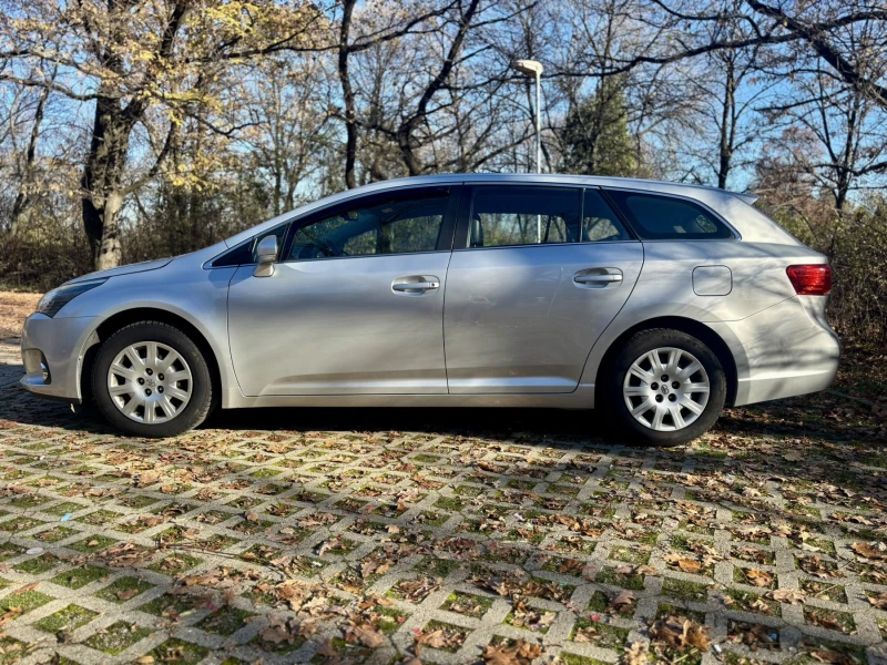 Toyota Avensis 2.0 D4D Facelift, снимка 4 - Автомобили и джипове - 52440111