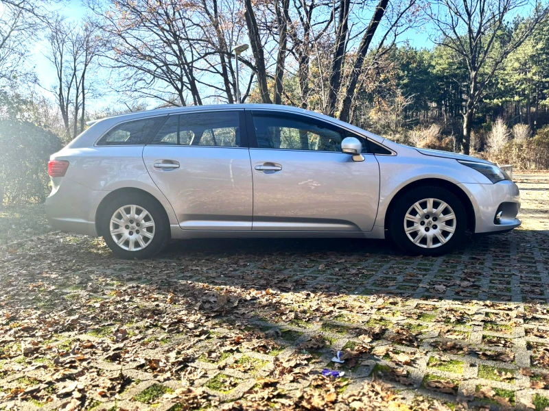 Toyota Avensis 2.0 D4D Facelift, снимка 2 - Автомобили и джипове - 52440111