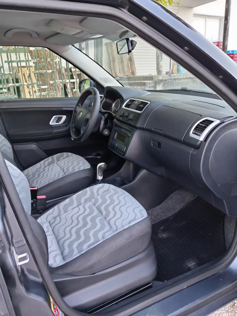 Skoda Fabia 1.4 тди 80 коня Топ състояние , снимка 8 - Автомобили и джипове - 52620381
