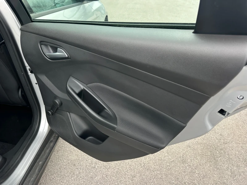 Ford Focus 1.5, снимка 7 - Автомобили и джипове - 52689406