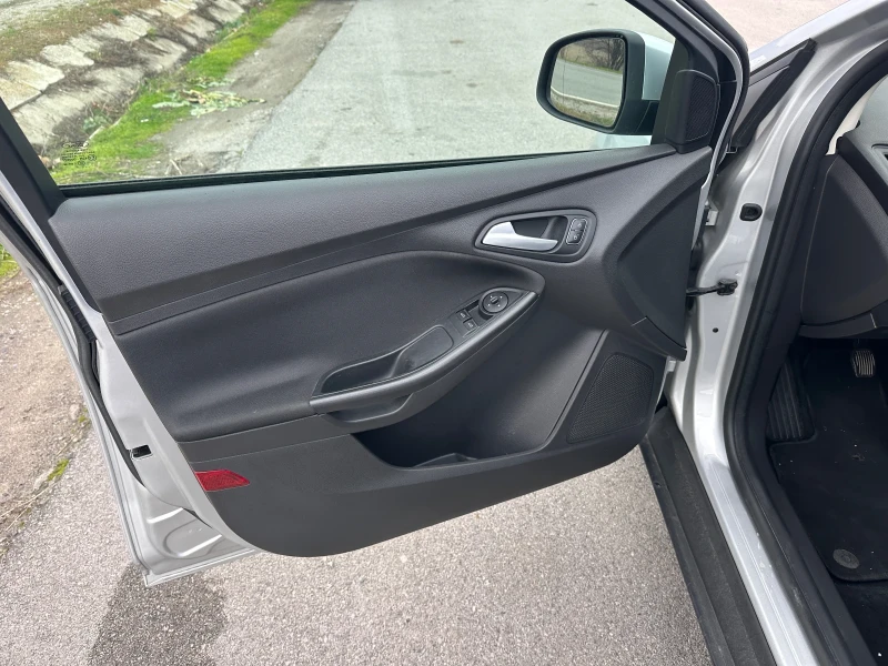 Ford Focus 1.5, снимка 12 - Автомобили и джипове - 52689406
