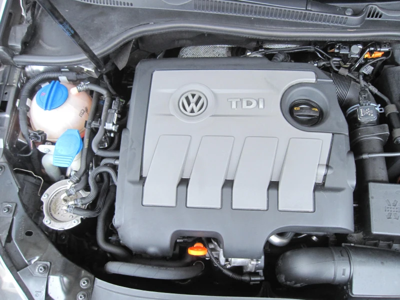 VW Golf 1, 6-TDI , NAVI, снимка 15 - Автомобили и джипове - 52989791