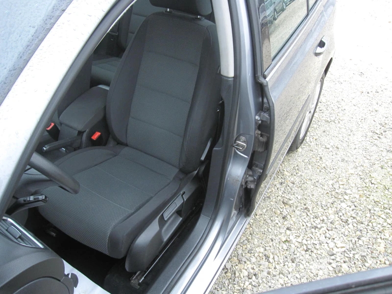 VW Golf 1, 6-TDI , NAVI, снимка 11 - Автомобили и джипове - 52989791