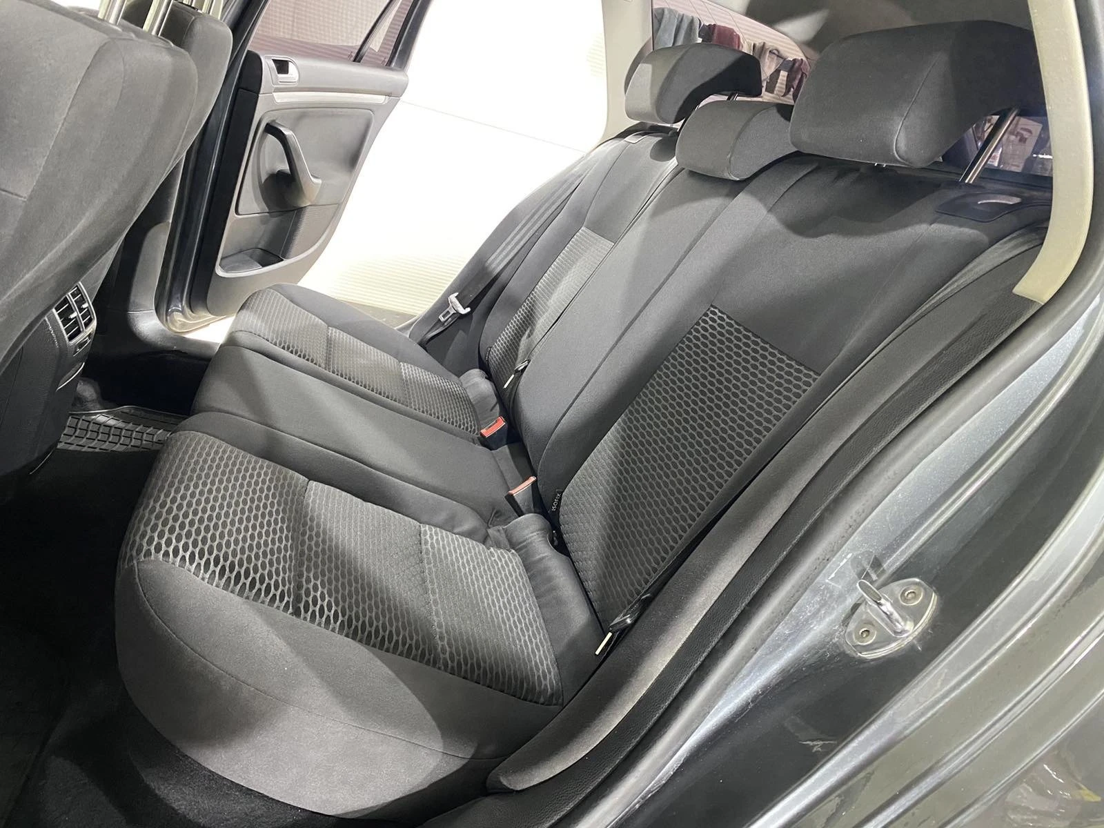 VW Golf 1.6 TDI  4x4 | Mobile.bg   11