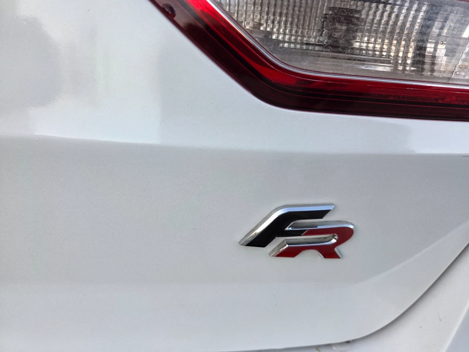 Seat Leon FR 2, 000 TDI EURO6b - изображение 8