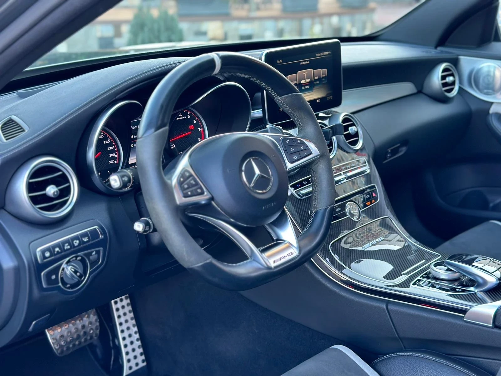 Mercedes-Benz C 63 AMG S - изображение 8