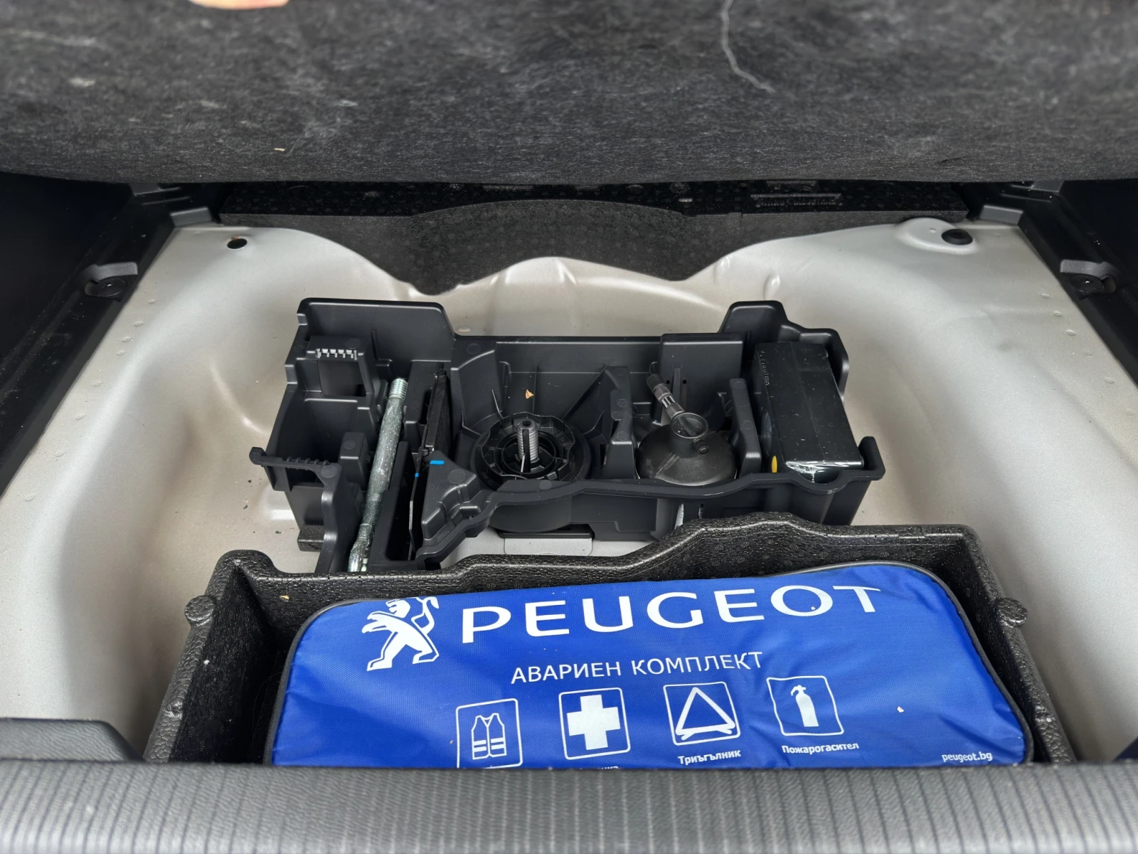 Peugeot 2008 New Line Up GT 1.2 PureTech 130 EAT8 EURO6, снимка 14 - Автомобили и джипове - 54040660