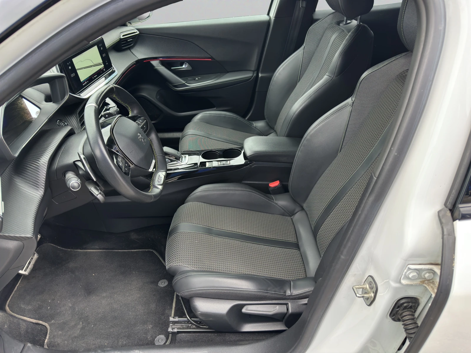 Peugeot 2008 New Line Up GT 1.2 PureTech 130 EAT8 EURO6, снимка 11 - Автомобили и джипове - 54040660