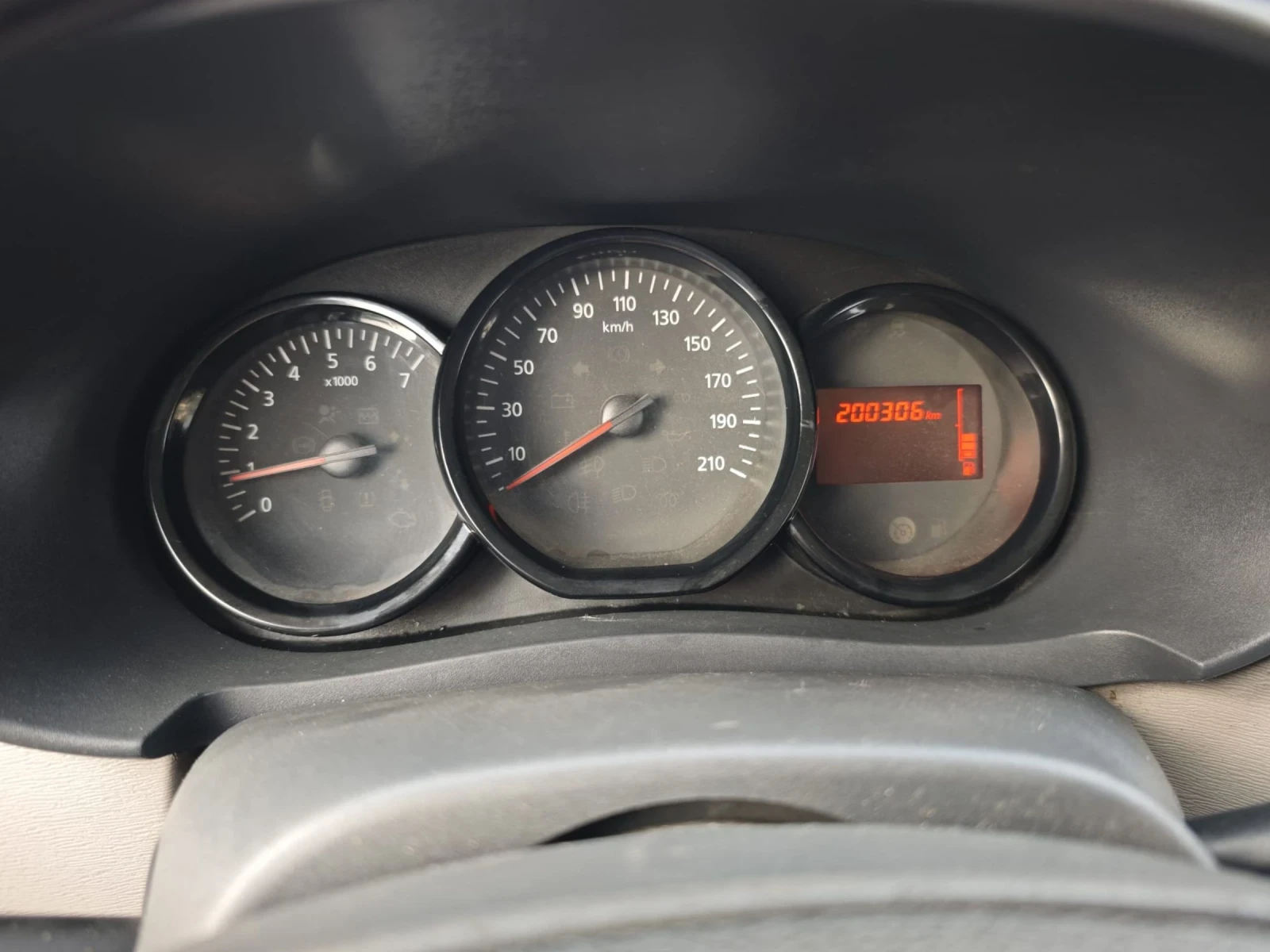 Dacia Lodgy 1.5DCI* 7 места* ЖЪЛТ ЦВЯТ * , снимка 15 - Автомобили и джипове - 54063578