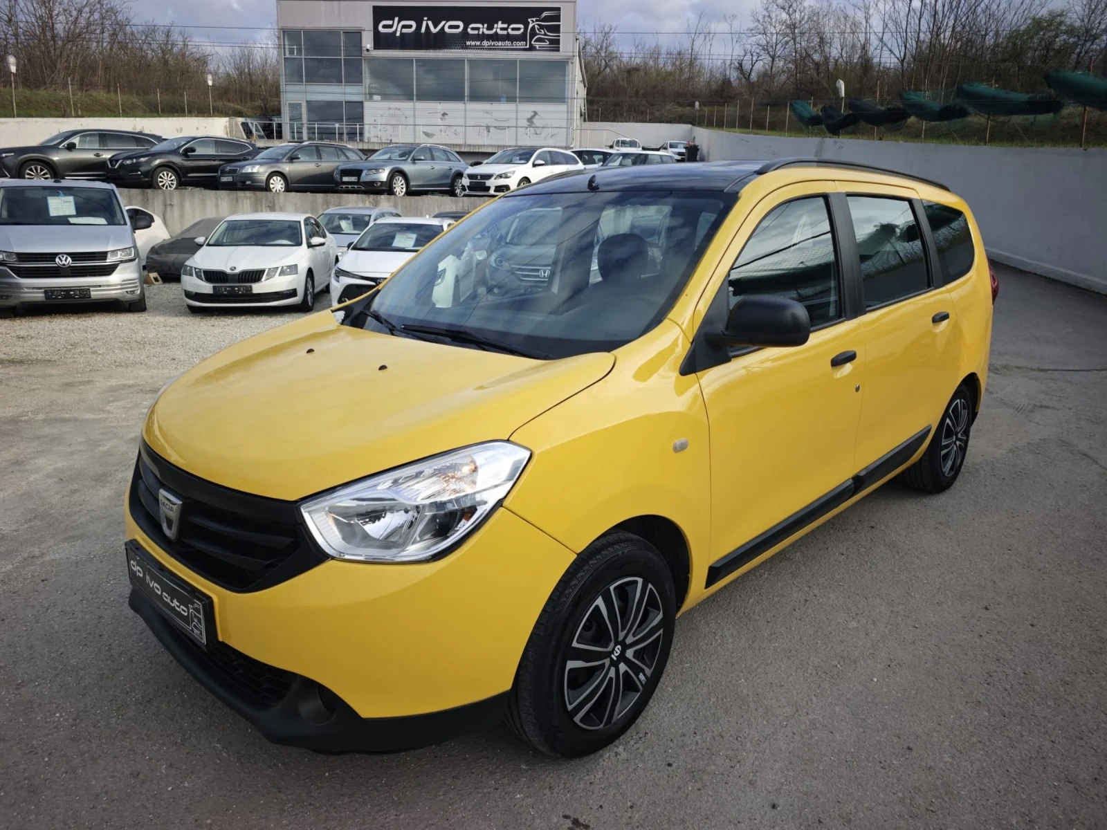 Dacia Lodgy 1.5DCI* 7 места* ЖЪЛТ ЦВЯТ * 