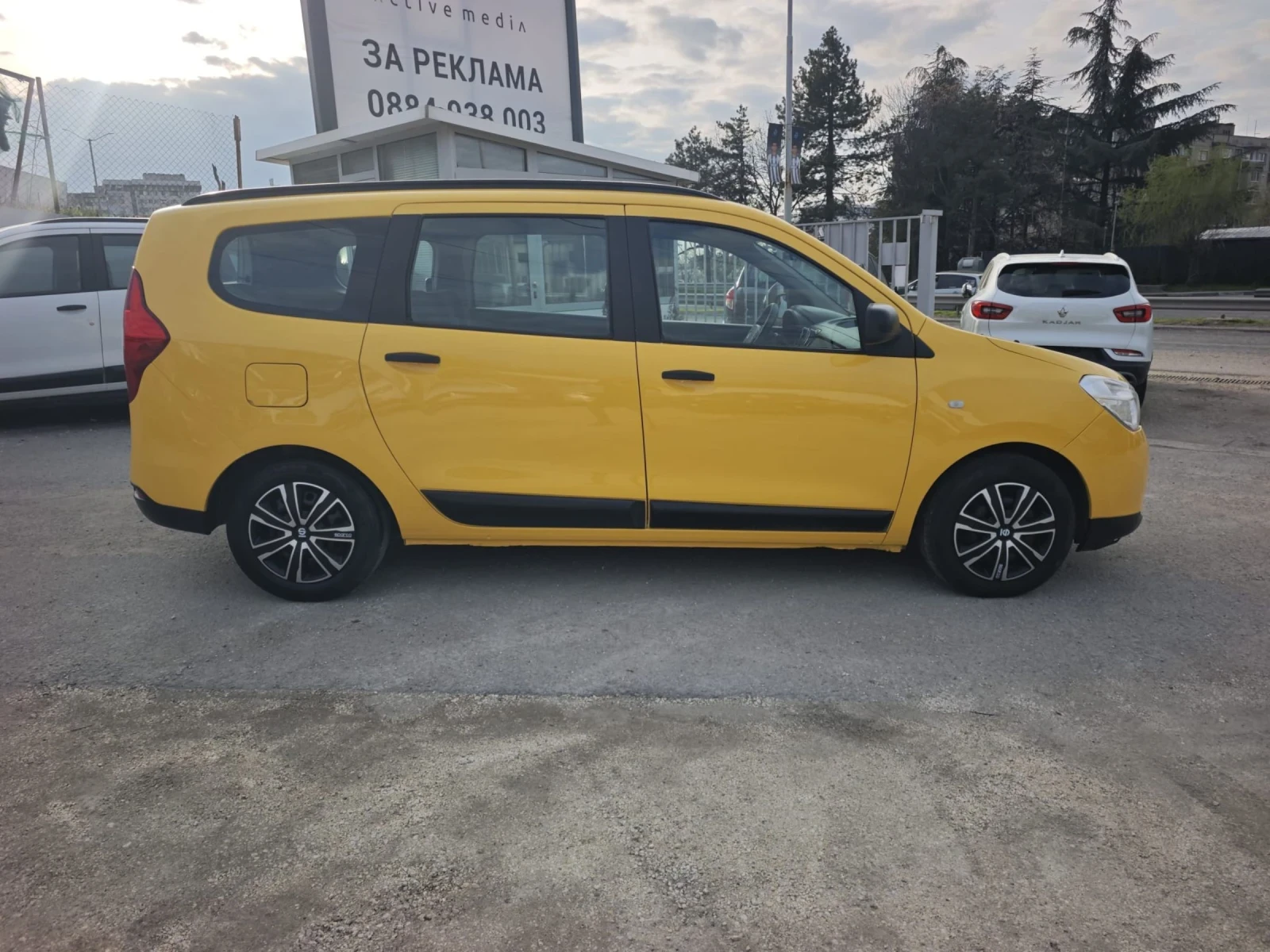 Dacia Lodgy 1.5DCI* 7 места* ЖЪЛТ ЦВЯТ * , снимка 6 - Автомобили и джипове - 54063578