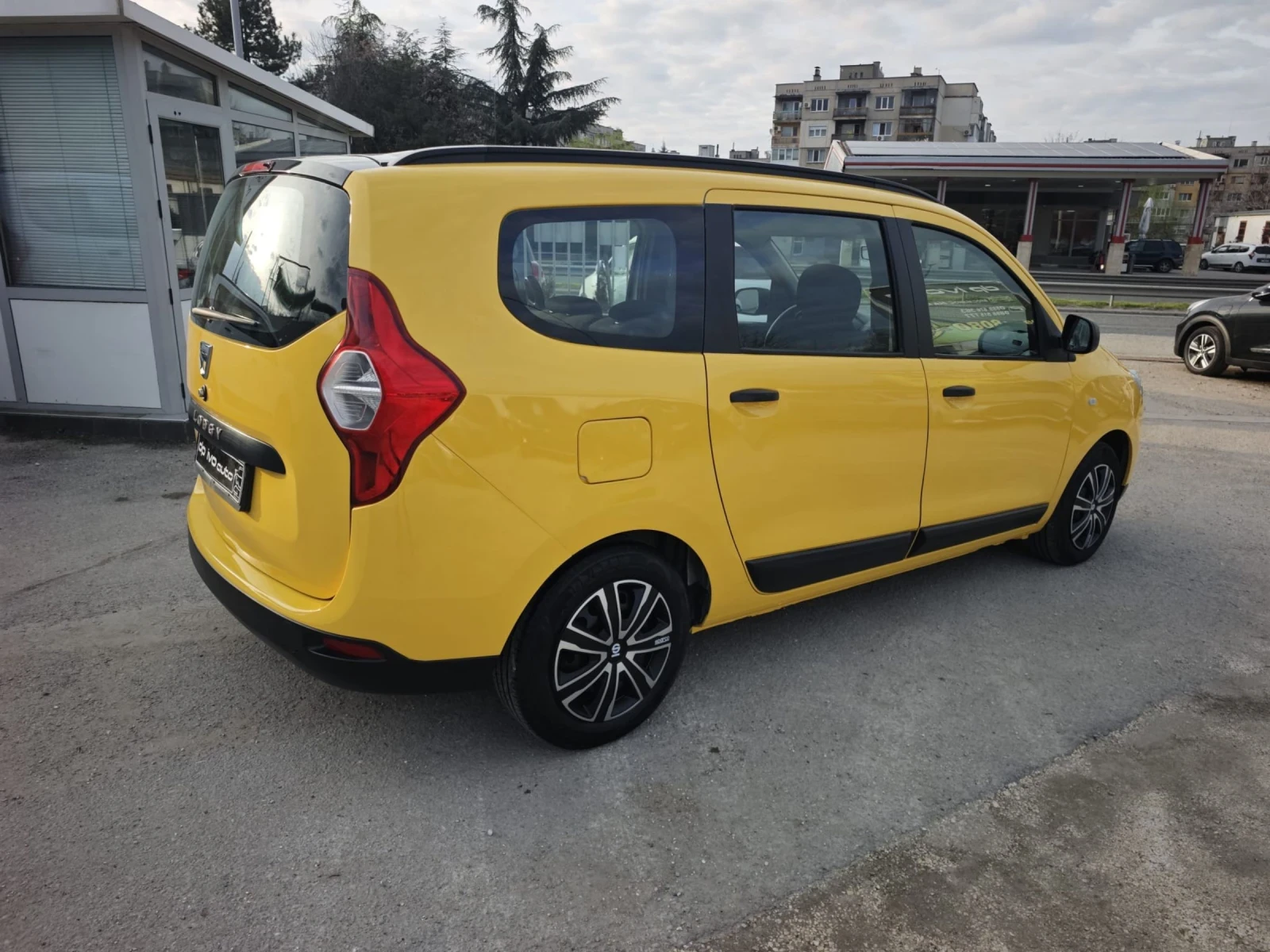 Dacia Lodgy 1.5DCI* 7 места* ЖЪЛТ ЦВЯТ * , снимка 5 - Автомобили и джипове - 54063578
