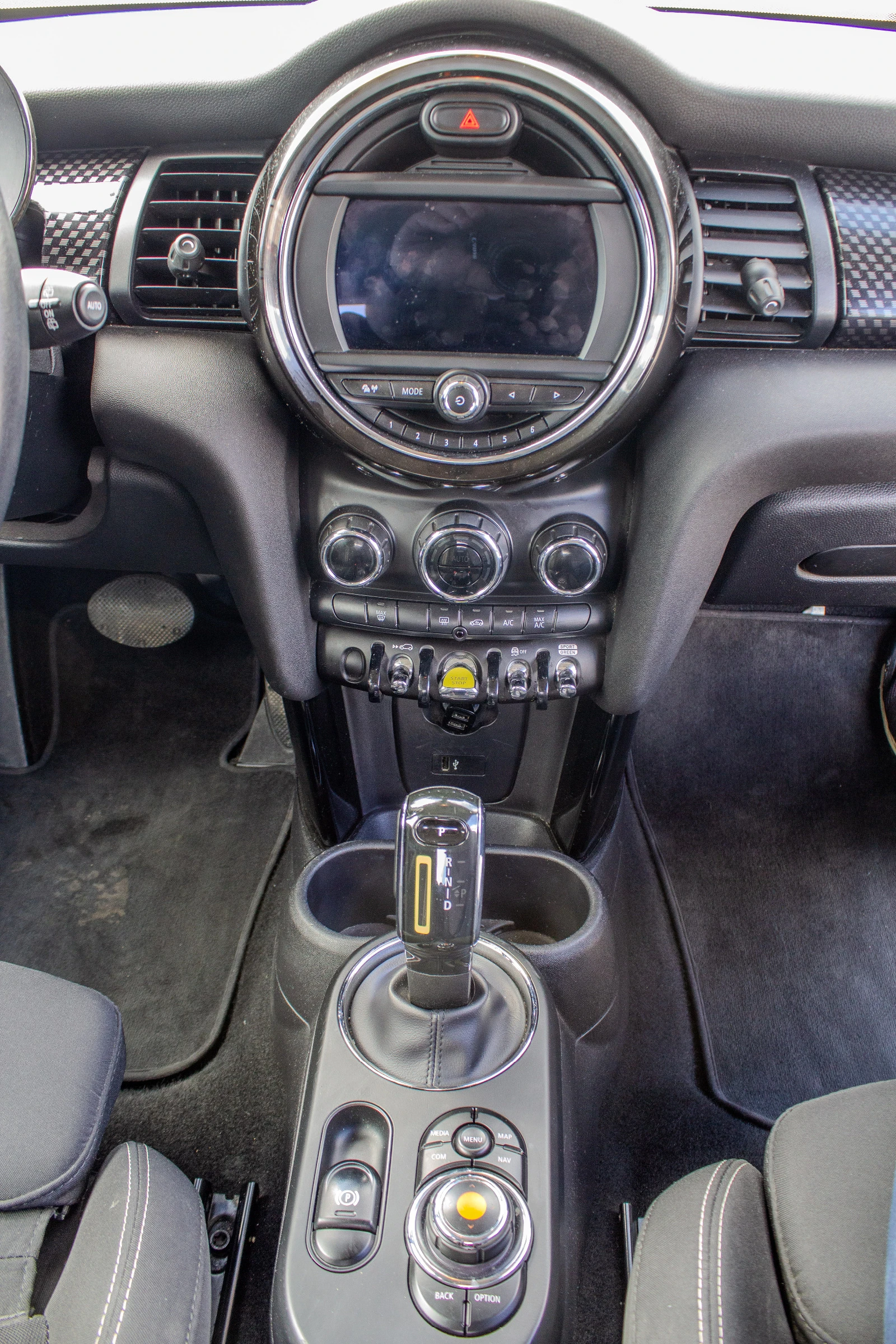 Mini Cooper s SE, снимка 16 - Автомобили и джипове - 54108050