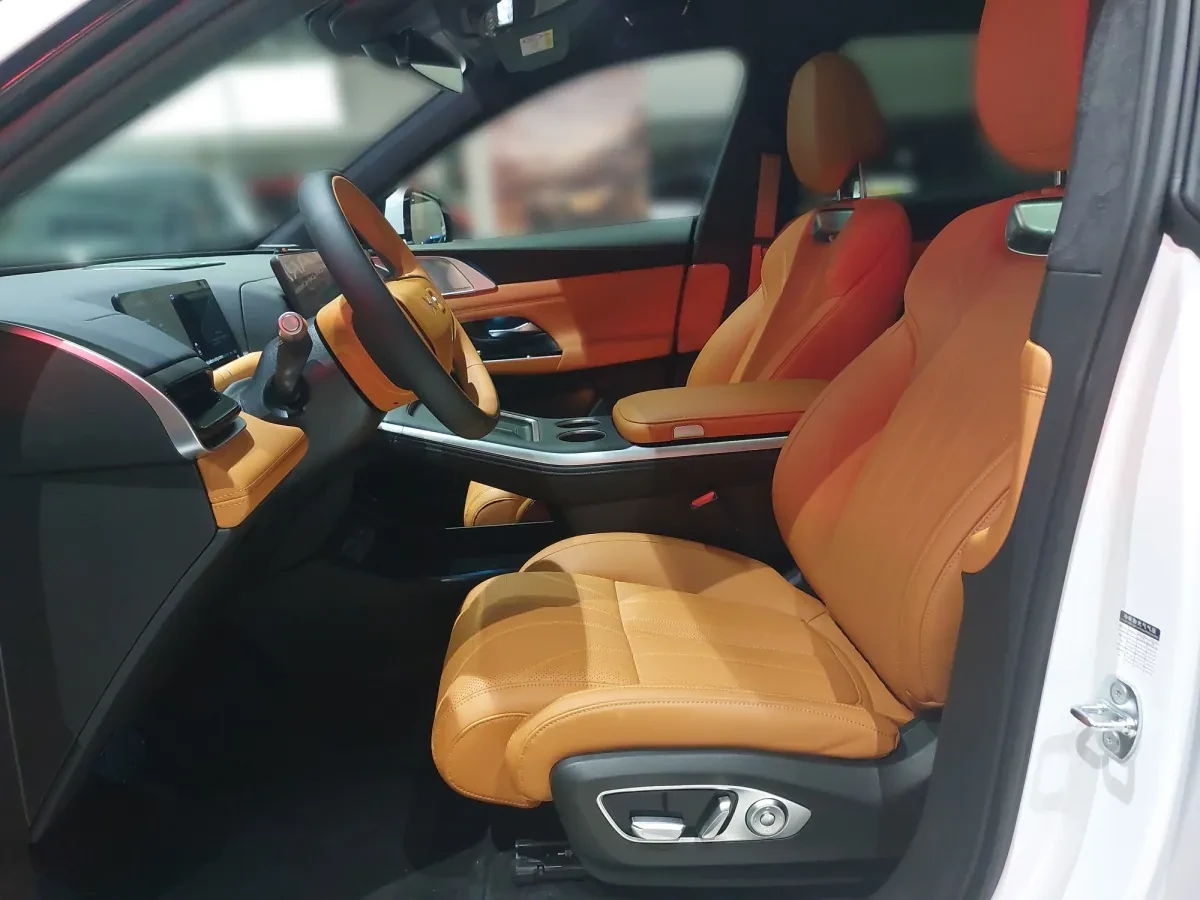 Xpeng G9 Performance, снимка 12 - Автомобили и джипове - 54703206