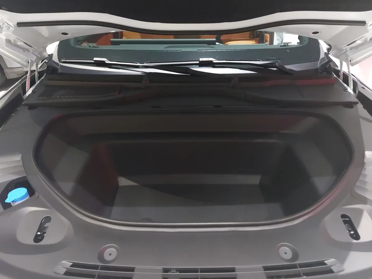 Xpeng G9 Performance, снимка 16 - Автомобили и джипове - 54703206