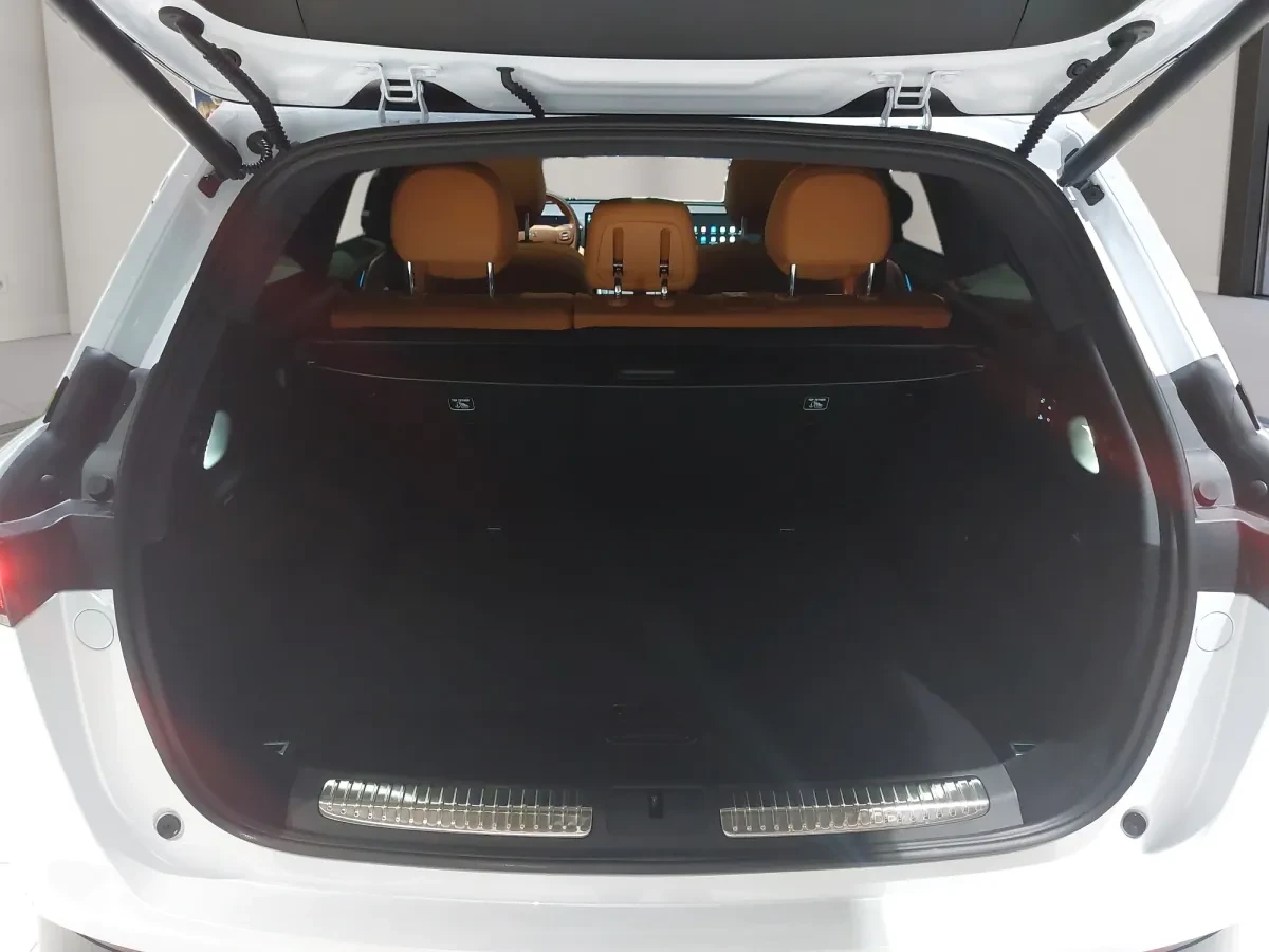 Xpeng G9 Performance, снимка 15 - Автомобили и джипове - 54703206