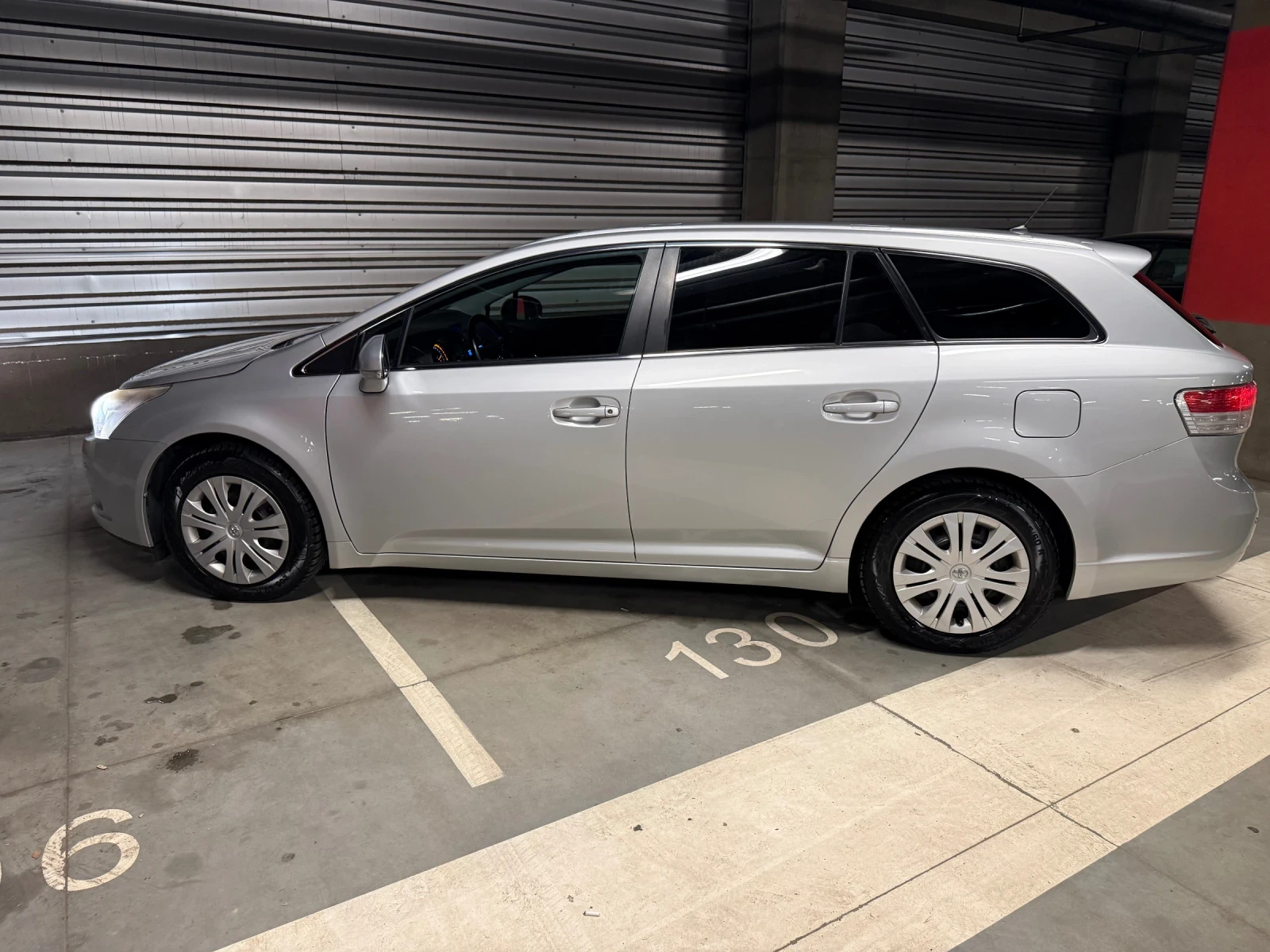 Toyota Avensis, снимка 10 - Автомобили и джипове - 54757901