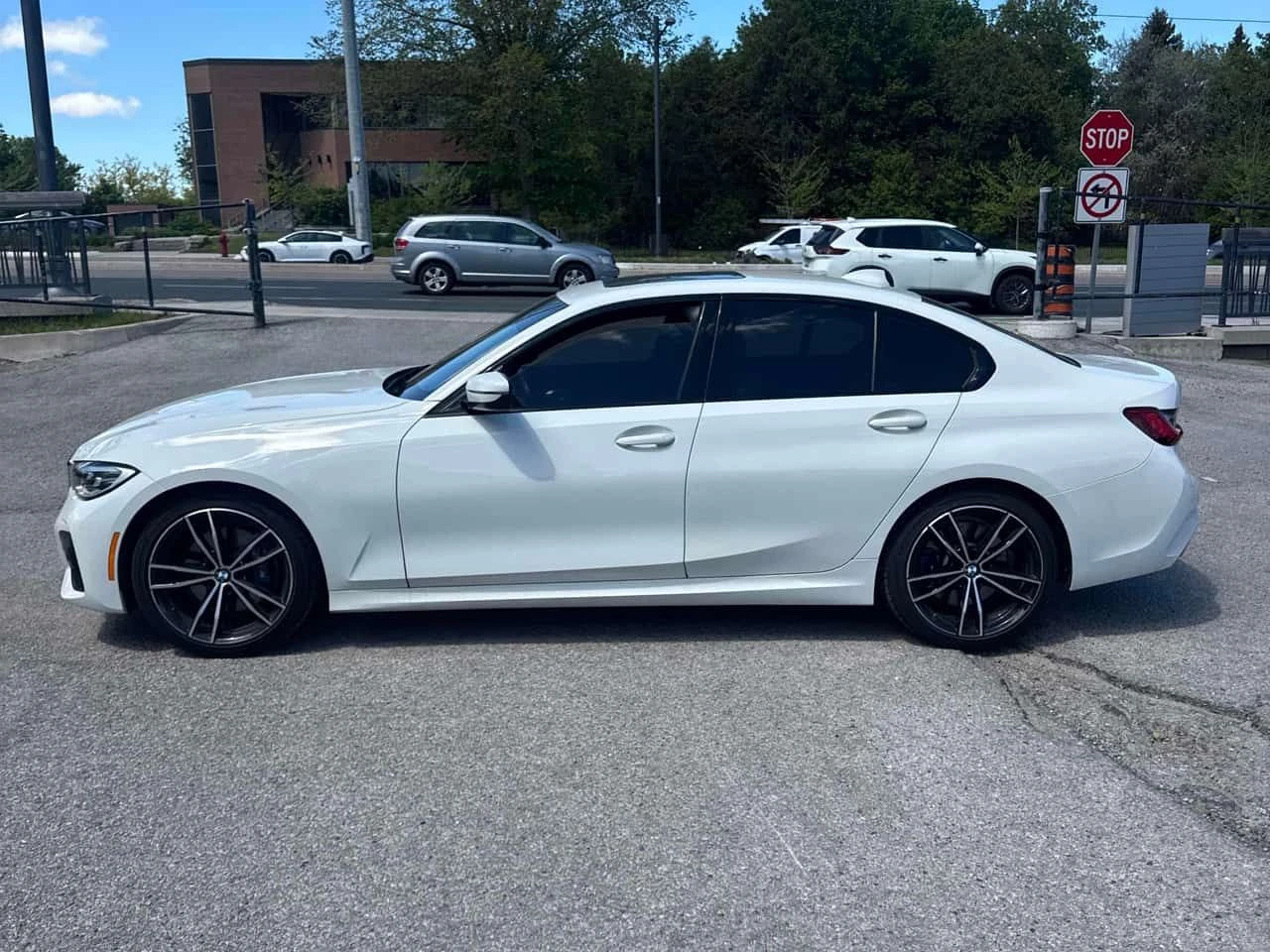 BMW 330 * M PACK * АВТОКРЕДИТ БЕЗ ПЪРВОНАЧАЛНА ВНОСКА * , снимка 2 - Автомобили и джипове - 54758915