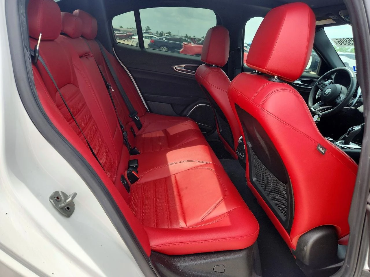 Alfa Romeo Giulia * SUPER* КОЖА* ПОДГРЕВ* ПЕРА* ШИБИДАХ* , снимка 10 - Автомобили и джипове - 54821624