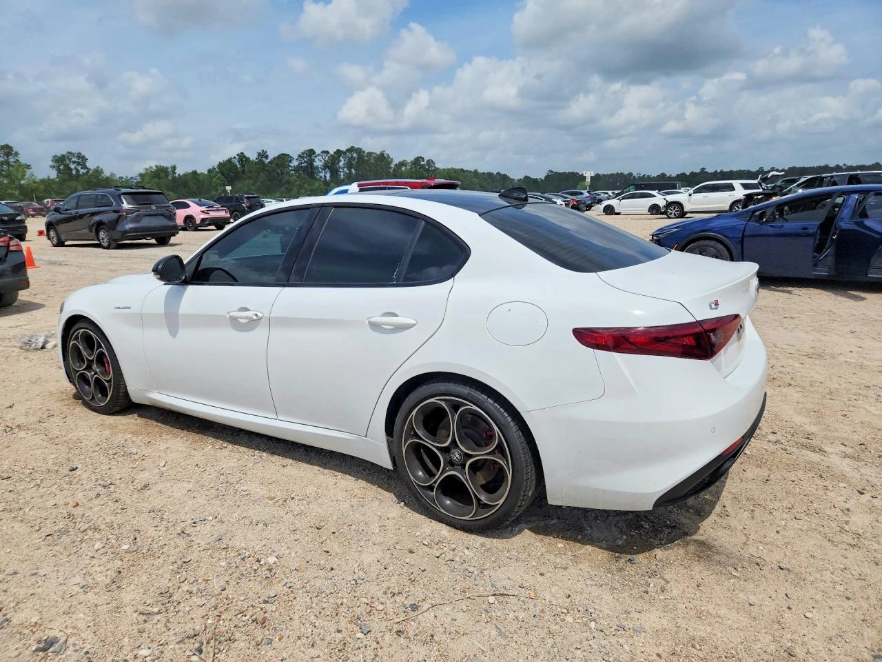 Alfa Romeo Giulia * SUPER* КОЖА* ПОДГРЕВ* ПЕРА* ШИБИДАХ* , снимка 2 - Автомобили и джипове - 54821624