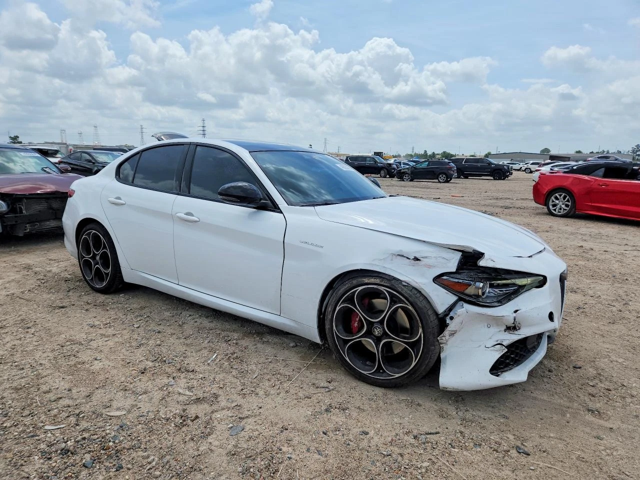 Alfa Romeo Giulia * SUPER* КОЖА* ПОДГРЕВ* ПЕРА* ШИБИДАХ* , снимка 4 - Автомобили и джипове - 54821624