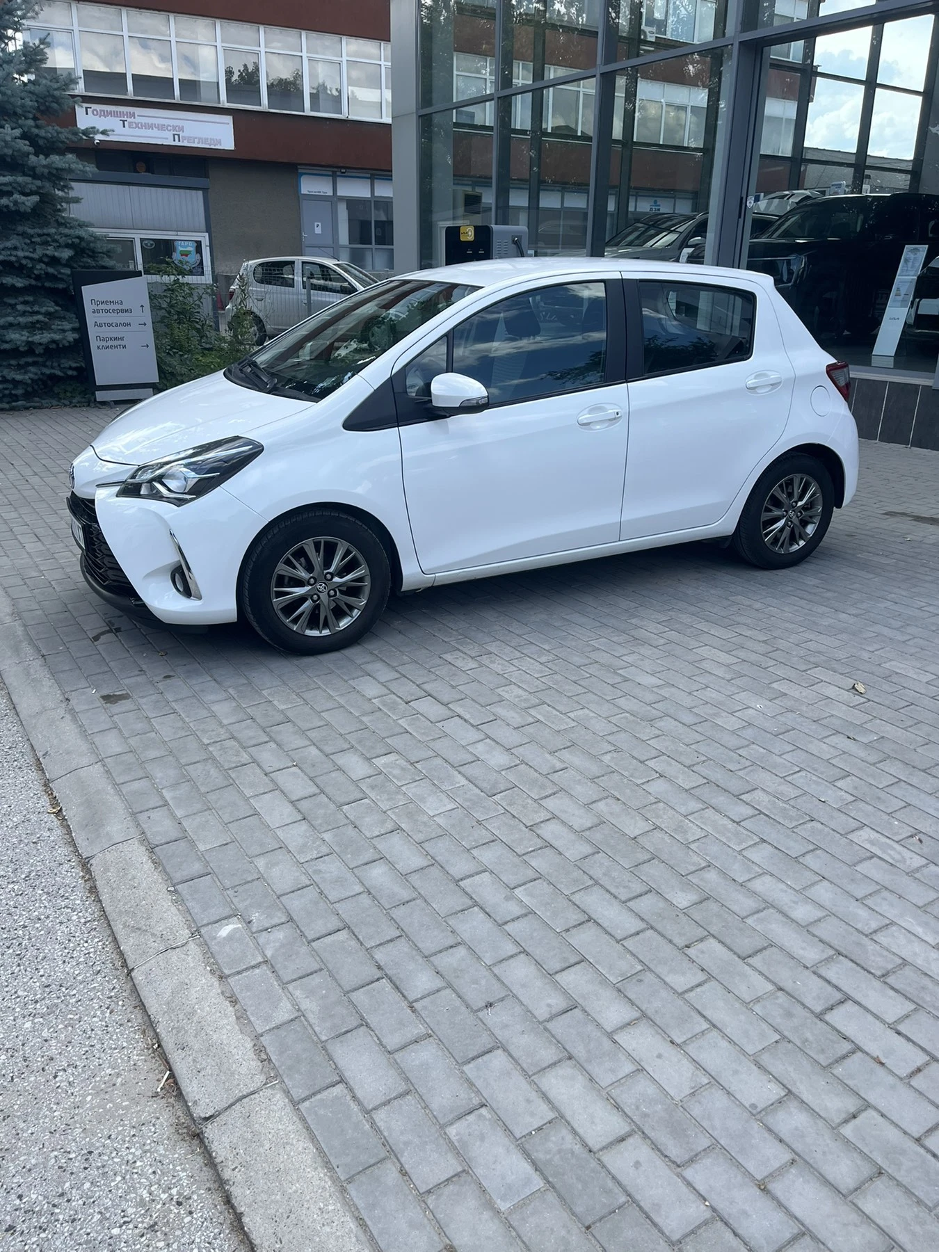 Toyota Yaris 1.5 Luna CVT, снимка 3 - Автомобили и джипове - 54930627