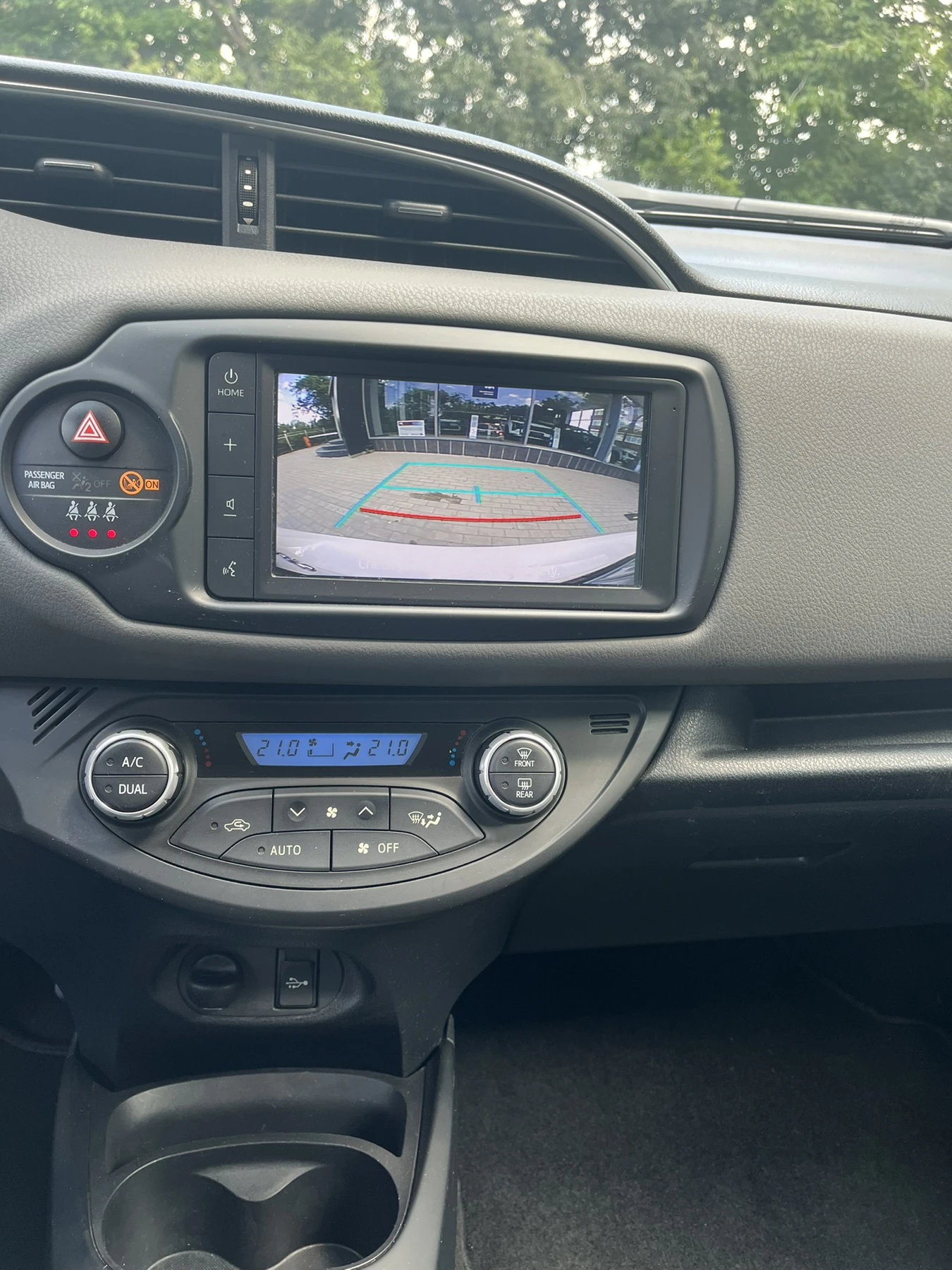 Toyota Yaris 1.5 Luna CVT, снимка 11 - Автомобили и джипове - 54930627