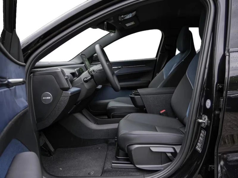 Volvo EX30 PURE-PLUS/PERF./428HP/ACC/CPLAY/AMBI/BSA/973f, снимка 6 - Автомобили и джипове - 52725524