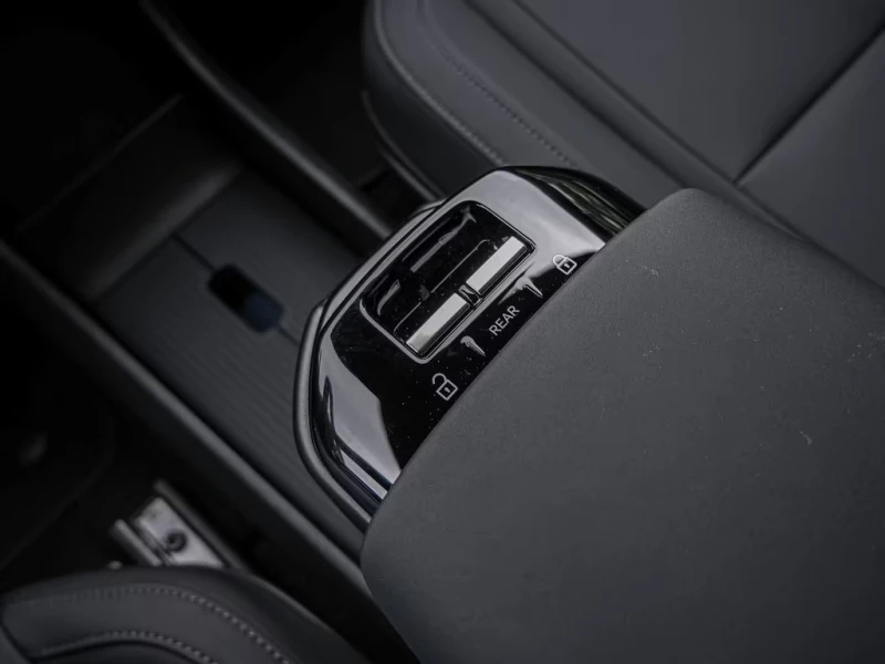 Volvo EX30 PURE-PLUS/PERF./428HP/ACC/CPLAY/AMBI/BSA/973f, снимка 12 - Автомобили и джипове - 52725524