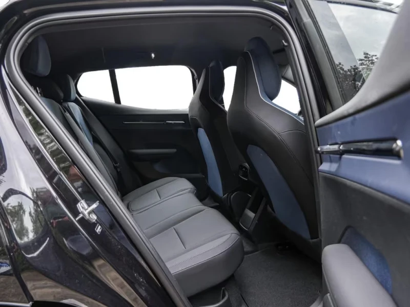 Volvo EX30 PURE-PLUS/PERF./428HP/ACC/CPLAY/AMBI/BSA/973f, снимка 16 - Автомобили и джипове - 52725524