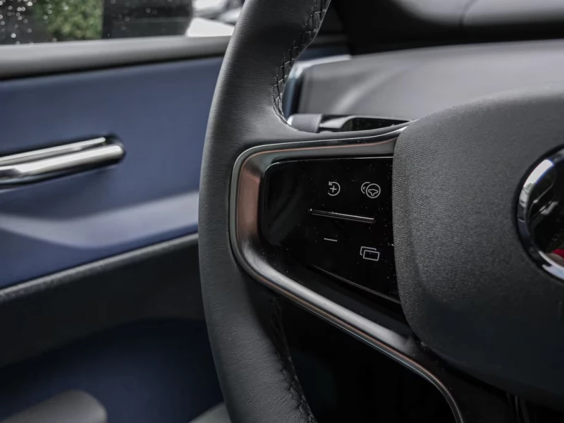 Volvo EX30 PURE-PLUS/PERF./428HP/ACC/CPLAY/AMBI/BSA/973f, снимка 9 - Автомобили и джипове - 52725524