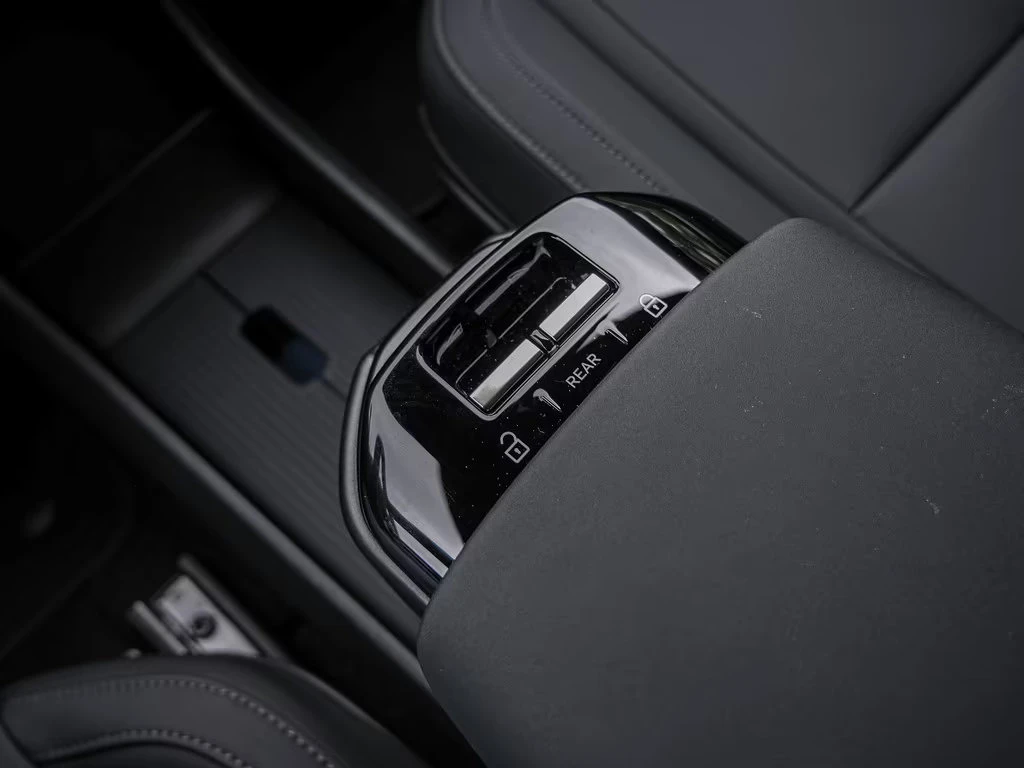 Volvo EX30 PURE-PLUS/PERF./428HP/ACC/CPLAY/AMBI/BSA/973f | Mobile.bg � ����������� 12