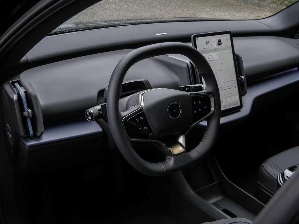 Volvo EX30 PURE-PLUS/PERF./428HP/ACC/CPLAY/AMBI/BSA/973f - изображение 7