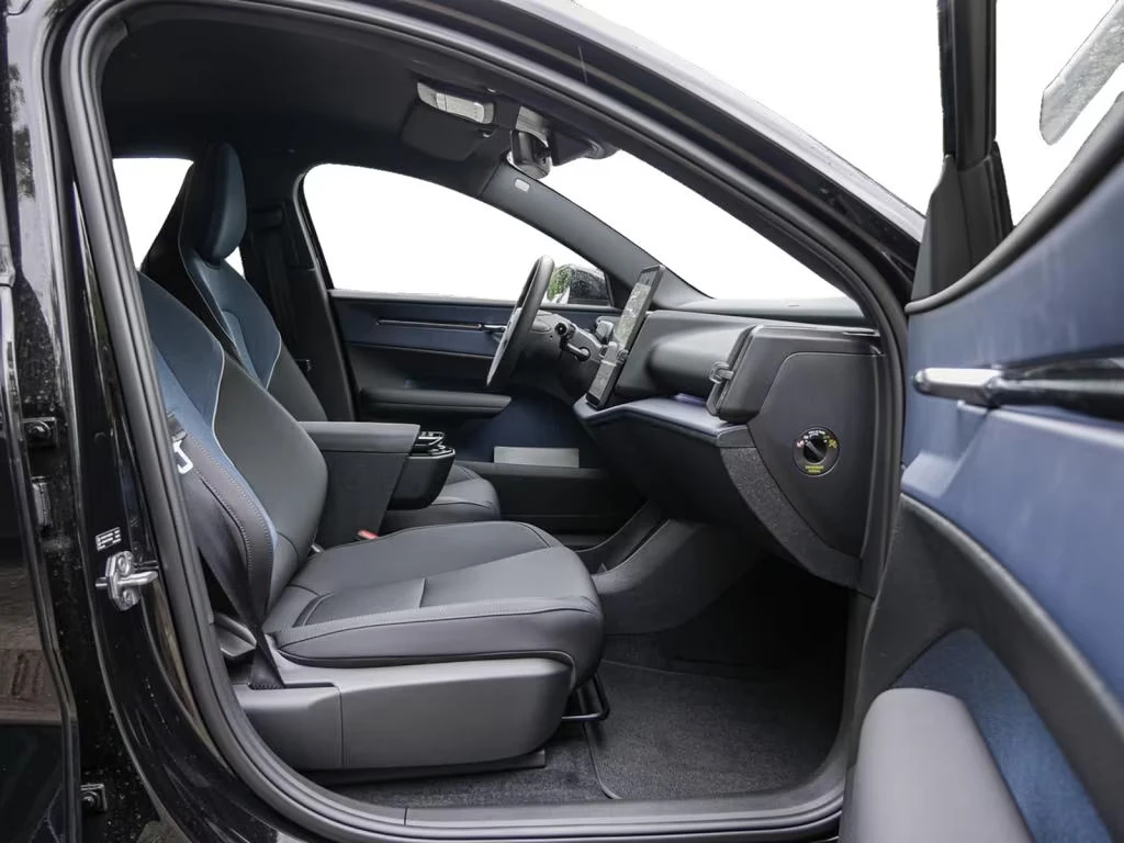 Volvo EX30 PURE-PLUS/PERF./428HP/ACC/CPLAY/AMBI/BSA/973f | Mobile.bg � ����������� 13