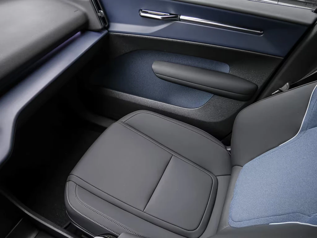 Volvo EX30 PURE-PLUS/PERF./428HP/ACC/CPLAY/AMBI/BSA/973f | Mobile.bg � ����������� 14