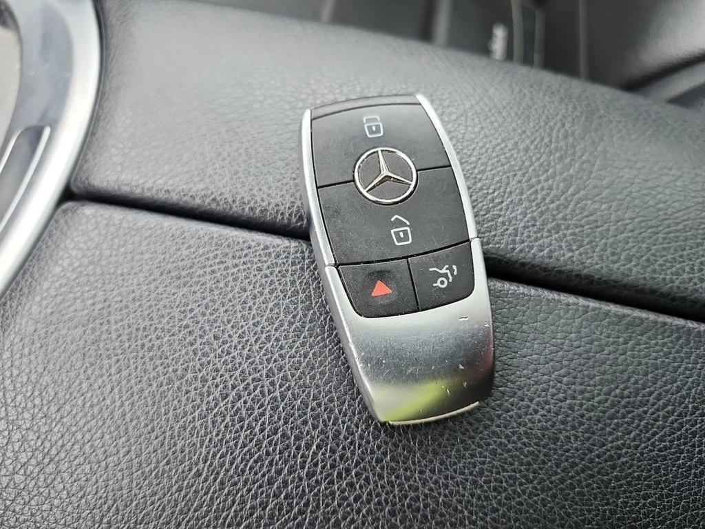 Mercedes-Benz GLC * 300 * CARFAX * БЕЗ ПЪРВОНАЧАЛНА ВНОСКА - изображение 8