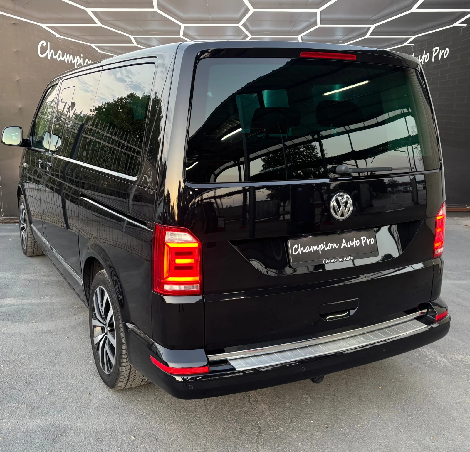 VW Multivan HIGHLINE-4Matic - изображение 3