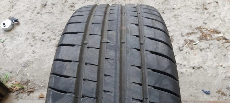 Гуми Летни 245/35R20, снимка 1 - Гуми и джанти - 34005451