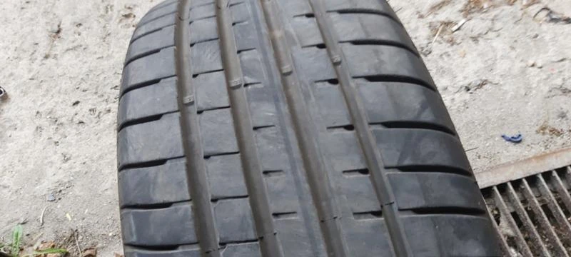 Гуми Летни 245/35R20, снимка 2 - Гуми и джанти - 34005451