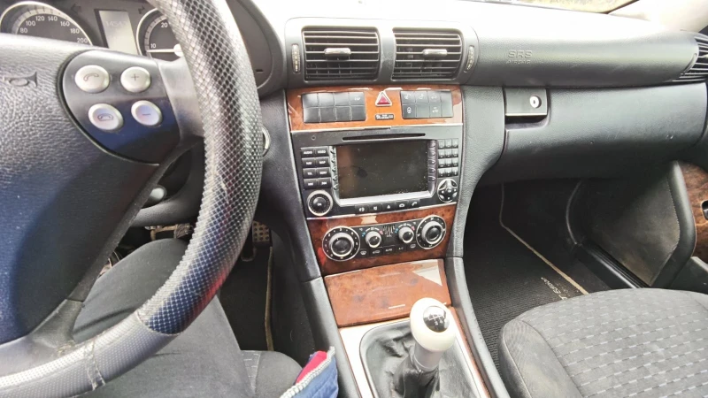 Mercedes-Benz C 220 Sport Edition Facelift, снимка 9 - Автомобили и джипове - 52551202