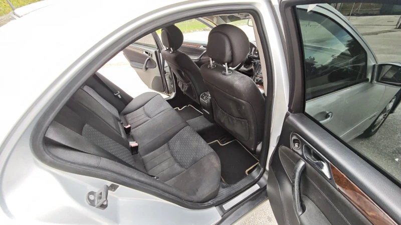 Mercedes-Benz C 220 Sport Edition Facelift, снимка 12 - Автомобили и джипове - 52551202