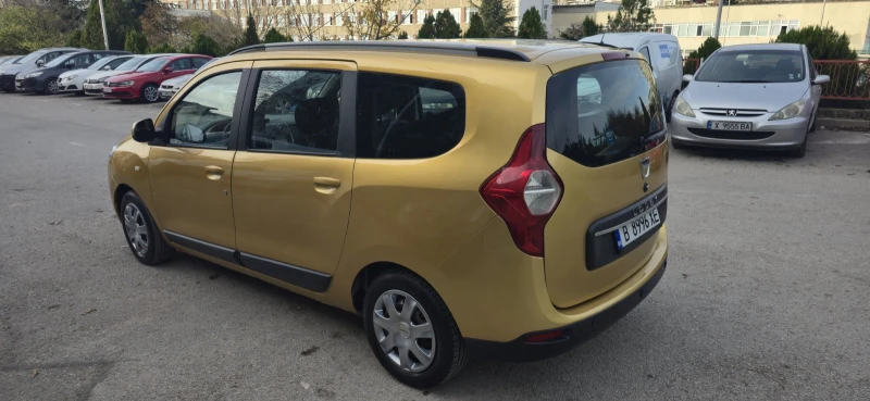 Dacia Lodgy РЕАЛНИ КИЛОМЕТРИ ! КАМЕРА ! ГАЗ ! , снимка 4 - Автомобили и джипове - 53022861
