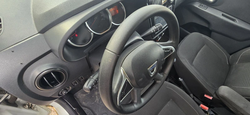 Dacia Lodgy РЕАЛНИ КИЛОМЕТРИ ! КАМЕРА ! ГАЗ ! , снимка 6 - Автомобили и джипове - 53022861