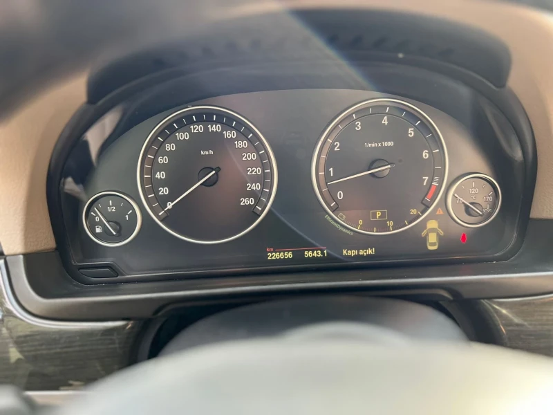 BMW 528 i, снимка 12 - Автомобили и джипове - 52913197