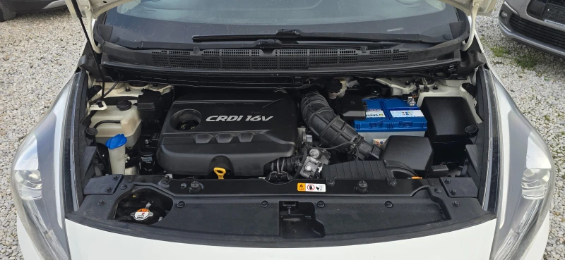 Kia Carens 1.7 CRDI NAVI, снимка 6 - Автомобили и джипове - 53264254